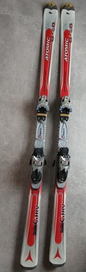 Atomic ski’s met Tyrolia bindingen & 2 paar skistokken, Sports & Fitness, Ski & Ski de fond, Comme neuf, Skis, Atomic, Carving