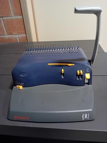 Perforator voor ringband beschikbaar voor biedingen