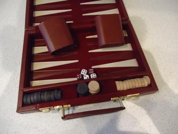 Prachtige"Backgammon" in Velours koffertje  beschikbaar voor biedingen