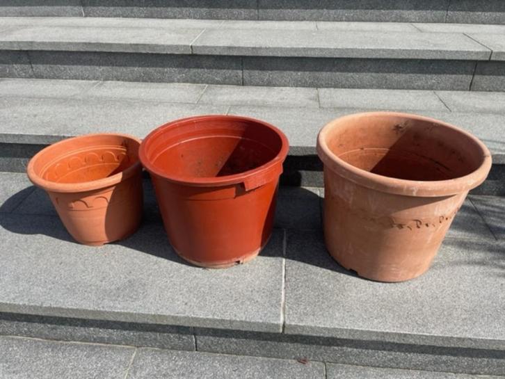 Pots de fleurs 3 x plastique + 3 x terre cuite/poterie, Jardin & Terrasse, Pots de fleurs, Utilisé, Poterie, Intérieur, Balcon