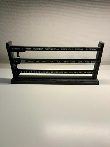 Calendrier perpétuel en bois - Design rustique et élégant beschikbaar voor biedingen