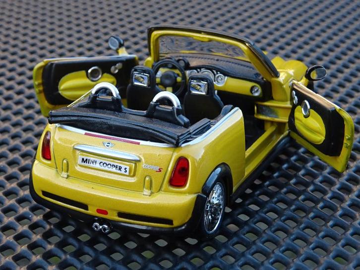 MINI Cooper S Cabriolet - 1/32, Hobby & Loisirs créatifs, Voitures miniatures | 1:32, Utilisé, Voiture, Autres marques, Enlèvement ou Envoi