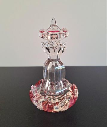 19e eeuws antiek Boheems kristallen parfumflesje beschikbaar voor biedingen