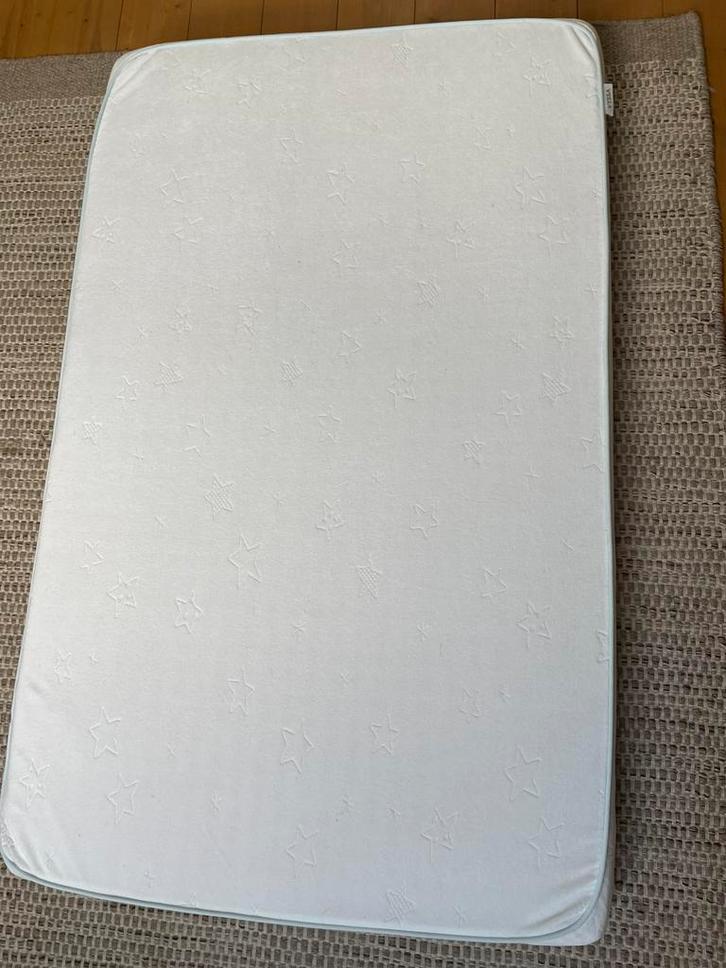 Meegroeimatras baby/kinderbed - Ikea - uistekende staat, Kinderen en Baby's, Kinderkamer | Bedden, Zo goed als nieuw, Matras, Ophalen