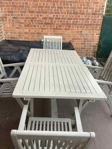 Tuintafel beschikbaar voor biedingen