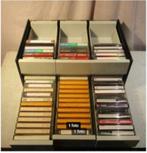 52 cassettes enregistrées dans une double boîte de rangement, CD & DVD, Cassettes audio, Comme neuf, 26 cassettes audio ou plus