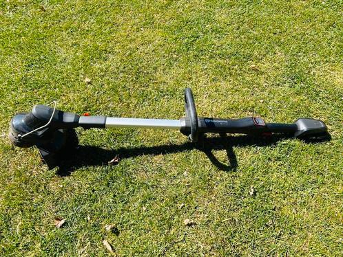 Grastrimmer Husqvarna Aspire T28, Tuin en Terras, Grastrimmers, Zo goed als nieuw, Accu, 10 tot 30 cm, Ophalen