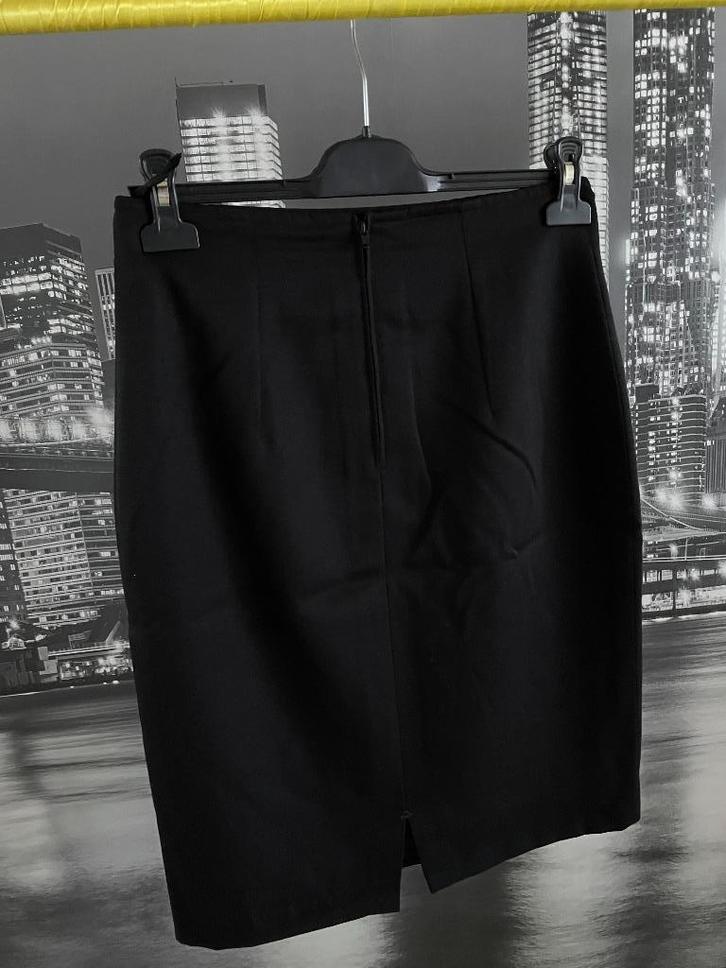 elegante zwarte rok met WOL - Rosie's 38/40, Kleding | Dames, Rokken, Zo goed als nieuw, Maat 38/40 (M), Zwart, Knielengte, Verzenden