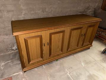 Klein kastje LxBxH 143cm x 44cm x 66cm beschikbaar voor biedingen