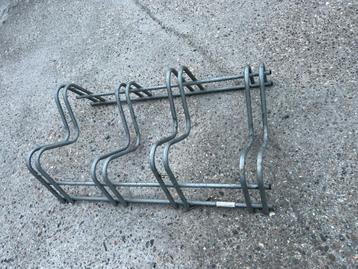 Range-vélo pour 4 vélos, en métal beschikbaar voor biedingen