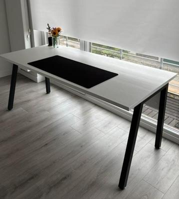 BUREAU TE KOOP beschikbaar voor biedingen