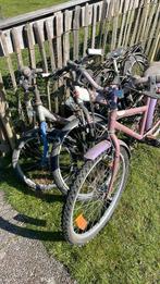 Kinderfietsjes met werk aan., Ophalen