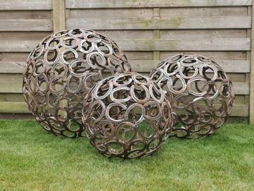 Hoefijzer bollen , hoefijzerkunst ,tuindecoratie beschikbaar voor biedingen