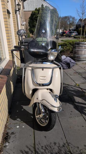Mooie retero scooter te koop! beschikbaar voor biedingen
