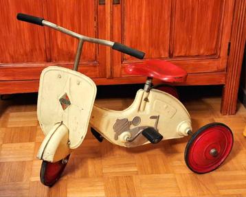 Ferbedo vespa driewieler  trapscooter. Trapauto  beschikbaar voor biedingen