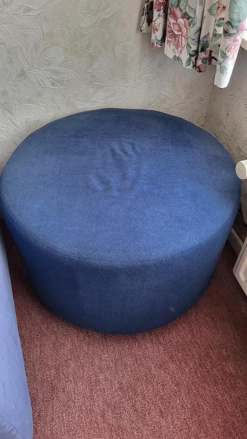 Blauwe ronde poef, Huis en Inrichting, Zetels | Voetbanken en poefs, Gebruikt, 50 tot 75 cm, 50 tot 75 cm, Rond, Kunststof, Ophalen