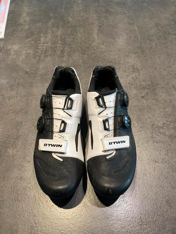Koersschoenen b twin maat 44 beschikbaar voor biedingen