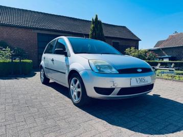 Ford Fiesta 1.4 Essence * Climatisation * Garantie * 5 porte, Autos, 144 g/km, Argent ou Gris, Interruption de démarrage, Entreprise
