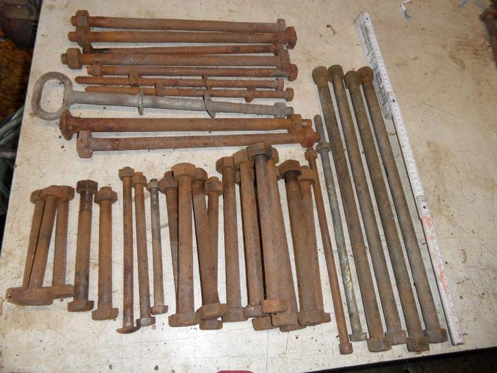 Te koop een doos met grote bouten, Doe-het-zelf en Bouw, IJzerwaren en Bevestigingsmiddelen, Zo goed als nieuw, Bouten of Moeren