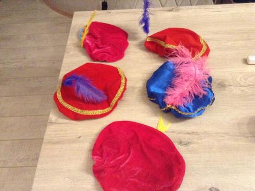 Chapeaux pour enfants Zwarte Piet différents, Divers, Saint-Nicolas, Comme neuf, Enlèvement ou Envoi