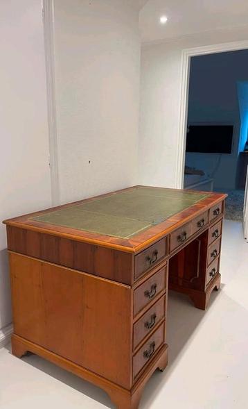 antieke houten bureau 