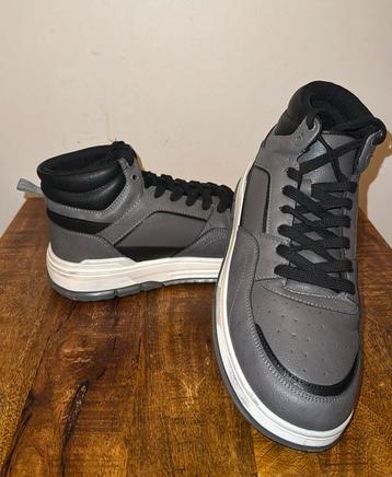 Primark grijze sneakers maat 45 – bijna nieuw beschikbaar voor biedingen