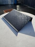 IKEA BRÄDA laptopsteun – zwart, antislip, Computers en Software, Ophalen, Zo goed als nieuw, Ikea