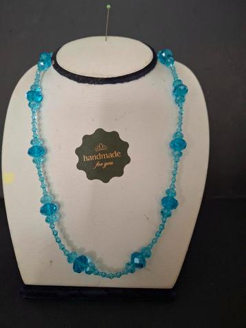 Schitterende blauwe kristallen ketting.  beschikbaar voor biedingen