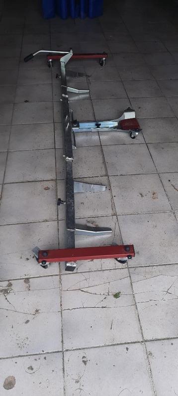 Aide parking range moto  poids maximum 275kg  beschikbaar voor biedingen