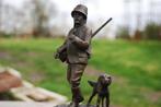 LE CHASSEUR ET SON CHIEN EN BRONZE SIGNE SUR SOCLE, Antiquités & Art, Enlèvement ou Envoi, Bronze