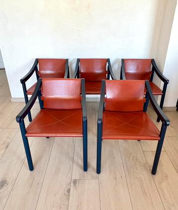 Set van 5 stoelen Cassina (Vico Magistretti 905) beschikbaar voor biedingen