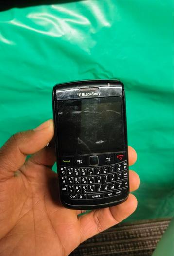 Goedwerkende blackberry bold 9780.   Leuk voor iemand die no beschikbaar voor biedingen