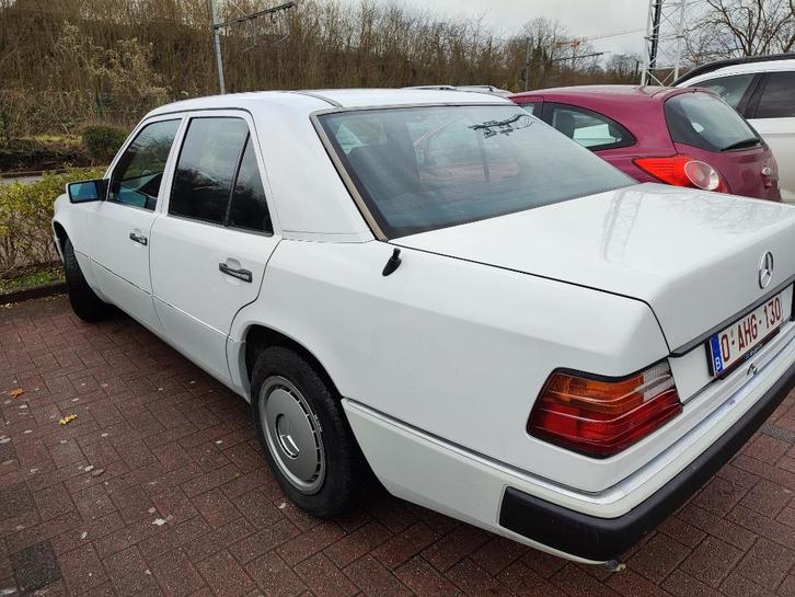 w 124 200E, Auto's, Mercedes-Benz, Particulier, ABS, Open dak, Radio, USB, Blauw, Blauw, Ophalen