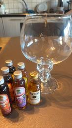 Groot glad met 6 flesjes jenever en whisky, Verzamelen, Ophalen, Zo goed als nieuw