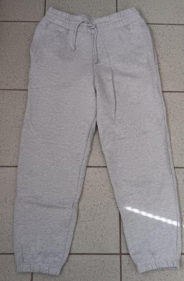 SWEATPANTS beschikbaar voor biedingen