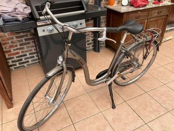 Damesfiets met extra lage instap. Nieuw niet gebruikt beschikbaar voor biedingen