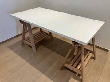 Bureau met schragen verstelbaar beschikbaar voor biedingen