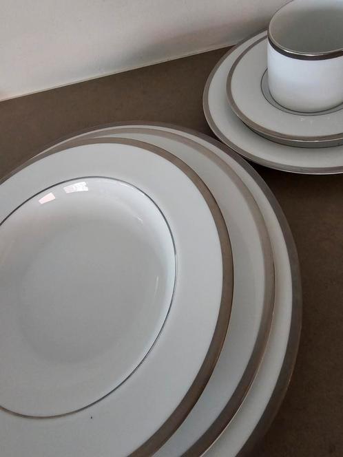 servies wit / zilverrandje ( Ventura ), Antiek en Kunst, Antiek | Servies compleet, Ophalen