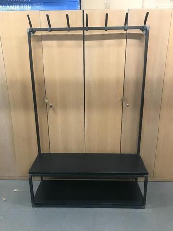 Mooie Zwarte metalen moderne kapstok 100€ beschikbaar voor biedingen