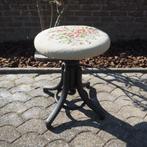 Ancien tabouret, Ophalen
