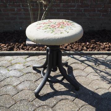 Ancien tabouret, Enlèvement