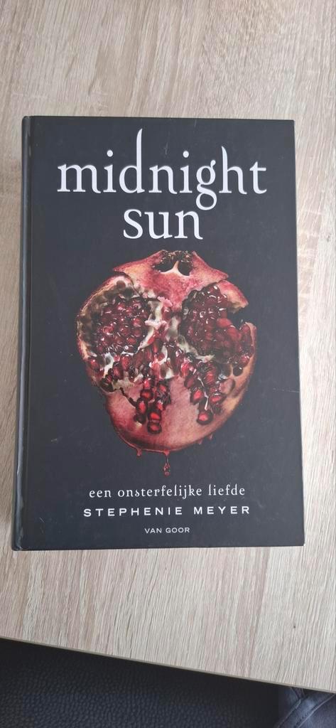 Stephenie Meyer - Midnight Sun, Boeken, Kinderboeken | Jeugd | 13 jaar en ouder, Zo goed als nieuw, Ophalen of Verzenden