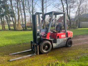 Nissan 2.5T Heftruck Diesel 2000 sideshift beschikbaar voor biedingen