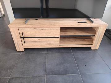 Nieuwe kast, afmetingen 150x48x50nieuwprijs 350, 1 maand oud beschikbaar voor biedingen