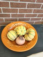Decoratieve Stenen fruitschaal met stenen fruit., Ophalen of Verzenden