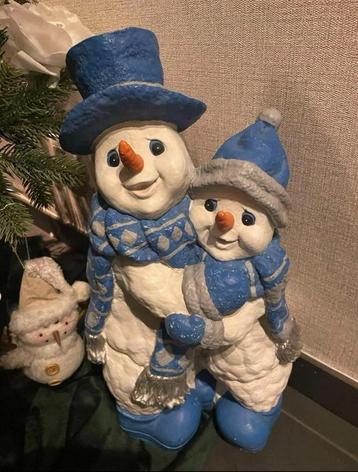 Sneeuwmannen in polyester . beschikbaar voor biedingen