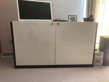 Commode slaapkamer, Enlèvement