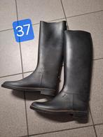 Zwarte Rijlaarzen, Enlèvement ou Envoi