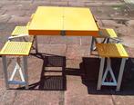 Retro kampeer tafel voor 4 personen in valies.