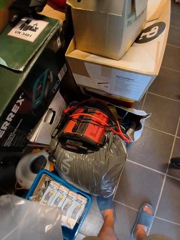 Groot lot rommelmarktgerief  beschikbaar voor biedingen
